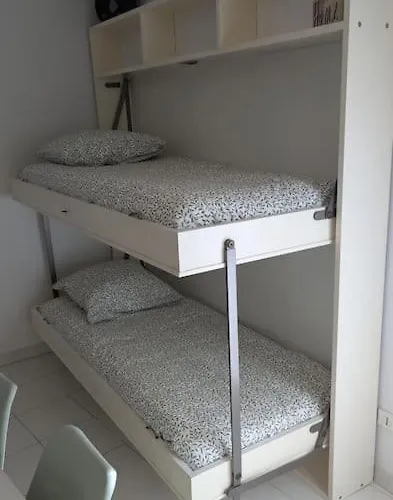 Apartmán T2 Ouvert A 5 Min Des Plages, Au Calme, Avec Balcon Et Garage