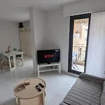 T2 Ouvert A 5 Min Des Plages, Au Calme, Avec Balcon Et Garage