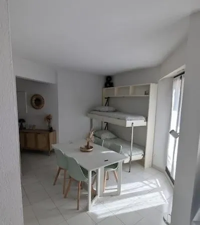 Appartement T2 Ouvert à 5 Min Des Plages, Au Calme, Avec Balcon Et Garage Menton