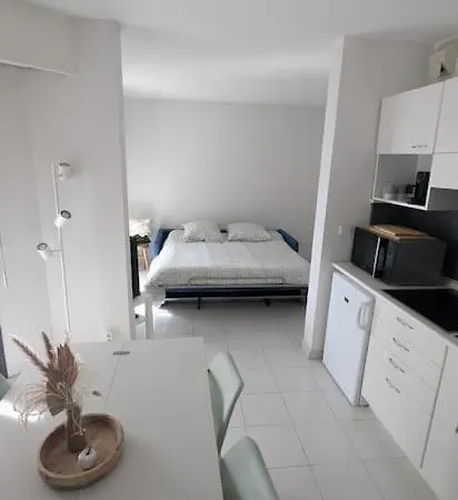 Appartement T2 Ouvert à 5 Min Des Plages, Au Calme, Avec Balcon Et Garage