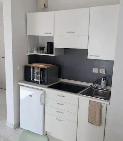 דירה T2 Ouvert A 5 Min Des Plages, Au Calme, Avec Balcon Et Garage מנטון