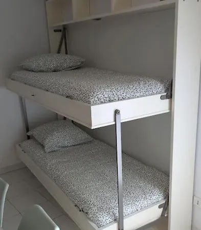 Apartmán T2 Ouvert A 5 Min Des Plages, Au Calme, Avec Balcon Et Garage