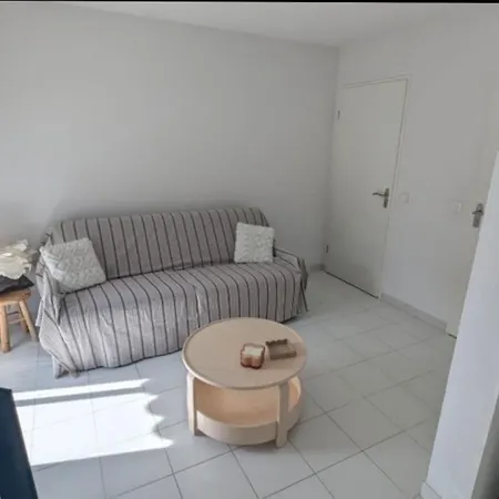 T2 Ouvert A 5 Min Des Plages, Au Calme, Avec Balcon Et Garage * מנטון