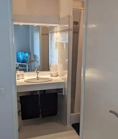 T2 Ouvert A 5 Min Des Plages, Au Calme, Avec Balcon Et Garage דירה