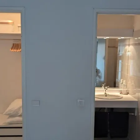 T2 Ouvert A 5 Min Des Plages, Au Calme, Avec Balcon Et Garage דירה *