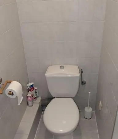 T2 Ouvert A 5 Min Des Plages, Au Calme, Avec Balcon Et Garage מנטון