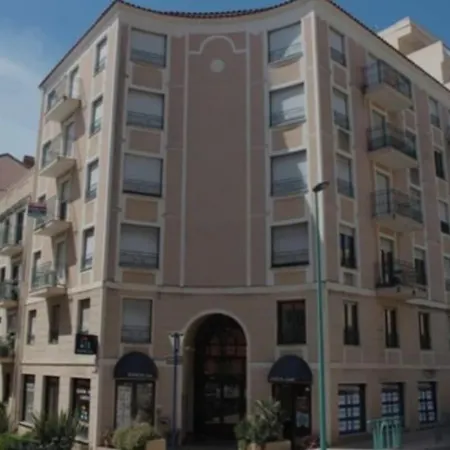 Appartement T2 Ouvert à 5 Min Des Plages, Au Calme, Avec Balcon Et Garage
