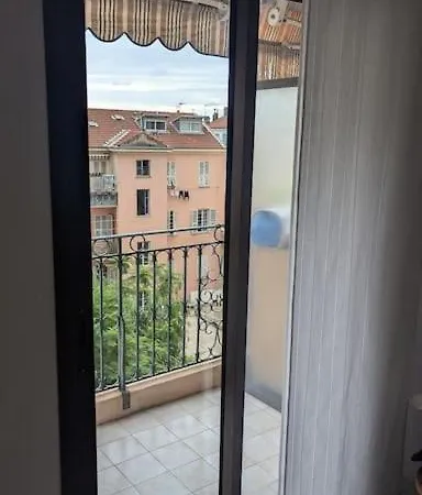 T2 Ouvert A 5 Min Des Plages, Au Calme, Avec Balcon Et Garage * מנטון