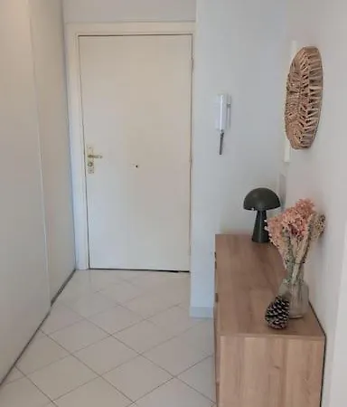 T2 Ouvert A 5 Min Des Plages, Au Calme, Avec Balcon Et Garage דירה מנטון