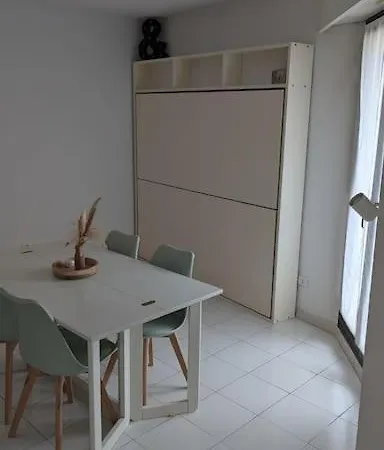 T2 Ouvert à 5 Min Des Plages, Au Calme, Avec Balcon Et Garage * Menton