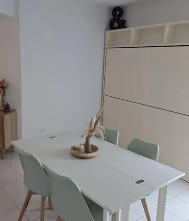 T2 Ouvert à 5 Min Des Plages, Au Calme, Avec Balcon Et Garage