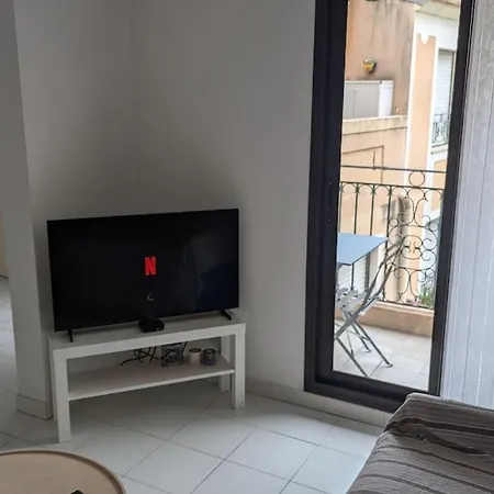 T2 Ouvert A 5 Min Des Plages, Au Calme, Avec Balcon Et Garage דירה *